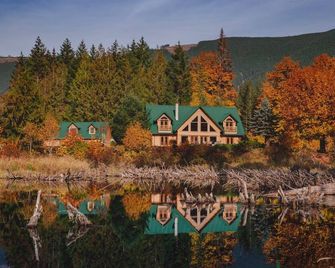 Cowichan River Lodge - Lake Cowichan - Building