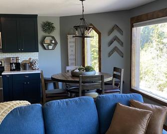 Cozy Remodeled Condo Close To The Village! - Sandpoint - Dining room