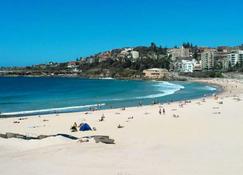 Stylish house on water's edge, barefoot to Coogee beach - Coogee - Beach