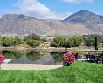 Downtown beachfront suite! - Kamloops