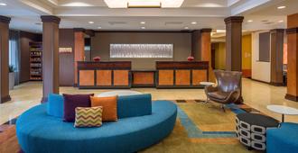 Fairfield Inn & Suites by Marriott Portland North - Portland - Front desk