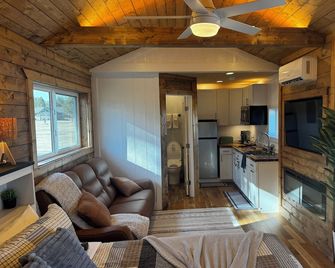 Eagle's Landing Lodge - Custer
