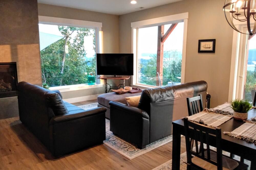 River & Garden View Suite of Kalama Oaks Lodge - Kelso
