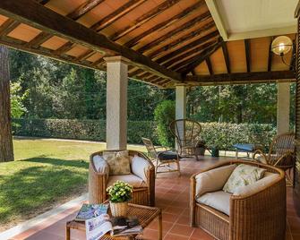 Villa La Meridiana 8&1, Emma Villas - Marina Di Pietrasanta - Patio