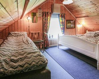 Beautiful Home In Farsund With Kitchen - Farsund - Soverom