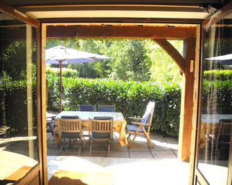 Beautifully located stone house in over 400 year old domaine - Groléjac - Patio