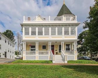 Ocean view Victorian - Portland - Building