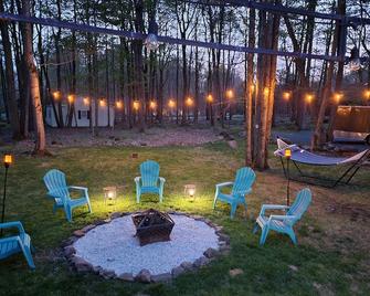 The Cabin at Pocono Lake - Pocono Pines - Patio