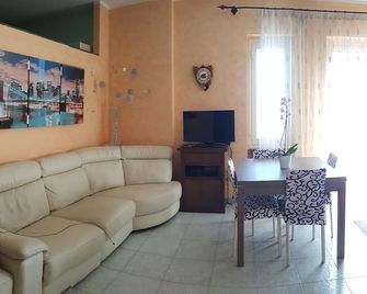 Vieste A Few Steps From The Sea And The Center - Vieste - Wohnzimmer