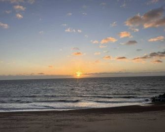 Felixstowe Sea Views. Cosy 2-bedroom static caravan, parking, wifi, - Felixstowe - Spiaggia
