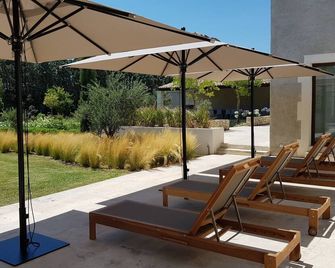 Contemporary Provencal Farmhouse Near Avignon And St Rémy De Provence, Alpilles - Châteaurenard - Innenhof