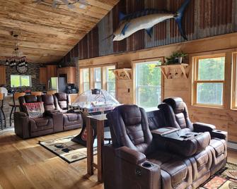 3 Bedroom Loft With Game Room ~ In The Heart Of Downtown Copper Harbor - Copper Harbor - Living room