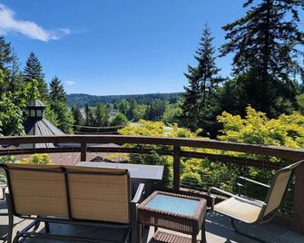 Vintage Poulsbo Apartment with Bay views - Poulsbo - Balcón