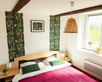 Studio Bienvenue du côté de chez nous avec jardin privatif - Wignehies - Habitación