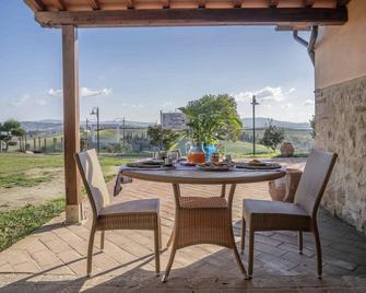 Agriturismo Podere Diacceroni - Villamagna - Patio