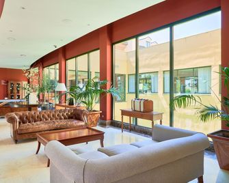 Hotel Ávila Golf - Ávila - Salónek