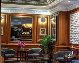 Ellen Kensington - London - Lounge
