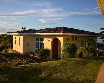 A entire beach house in front of the Pacific for nature-loving families! - Boca Chica - Edificio