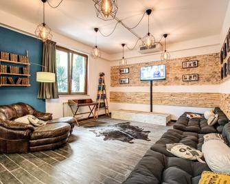 Hostel Trastevere 2 - Rome - Living room
