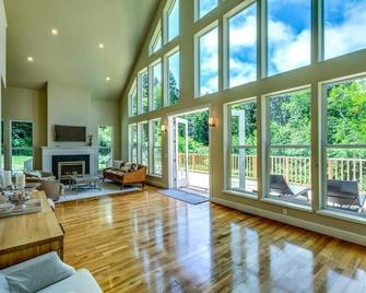 Stunning, Private Oasis on 3 acres in Trinidad! - Trinidad - Sala de estar