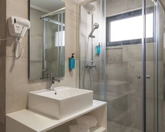 Lsa Campos by Numa - Lisboa