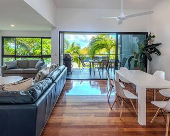 Pinnacle 6, Seaview Apartment on Hamilton Island - Hamilton Island - Sala de estar