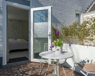 Holiday Home near Dutch Beach and Nature - Oostkapelle - Balkon