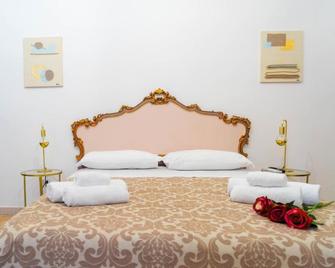 Corte Pietrantica - Charming Rooms & Suites - 지오비나조 - 침실