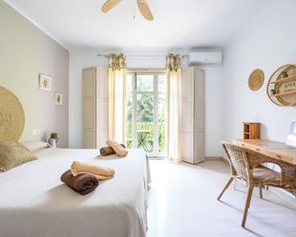 Blue Castle Guesthouse - Málaga - Bedroom