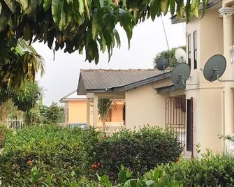 Cozy family and business retreat at Winneba Low-Cost - Winneba - Vista del exterior
