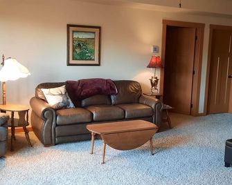 Bitterroot View Apt., min 1 month, 20% disc over 28 days, 40% disc 3 months - Stevensville - Sala de estar