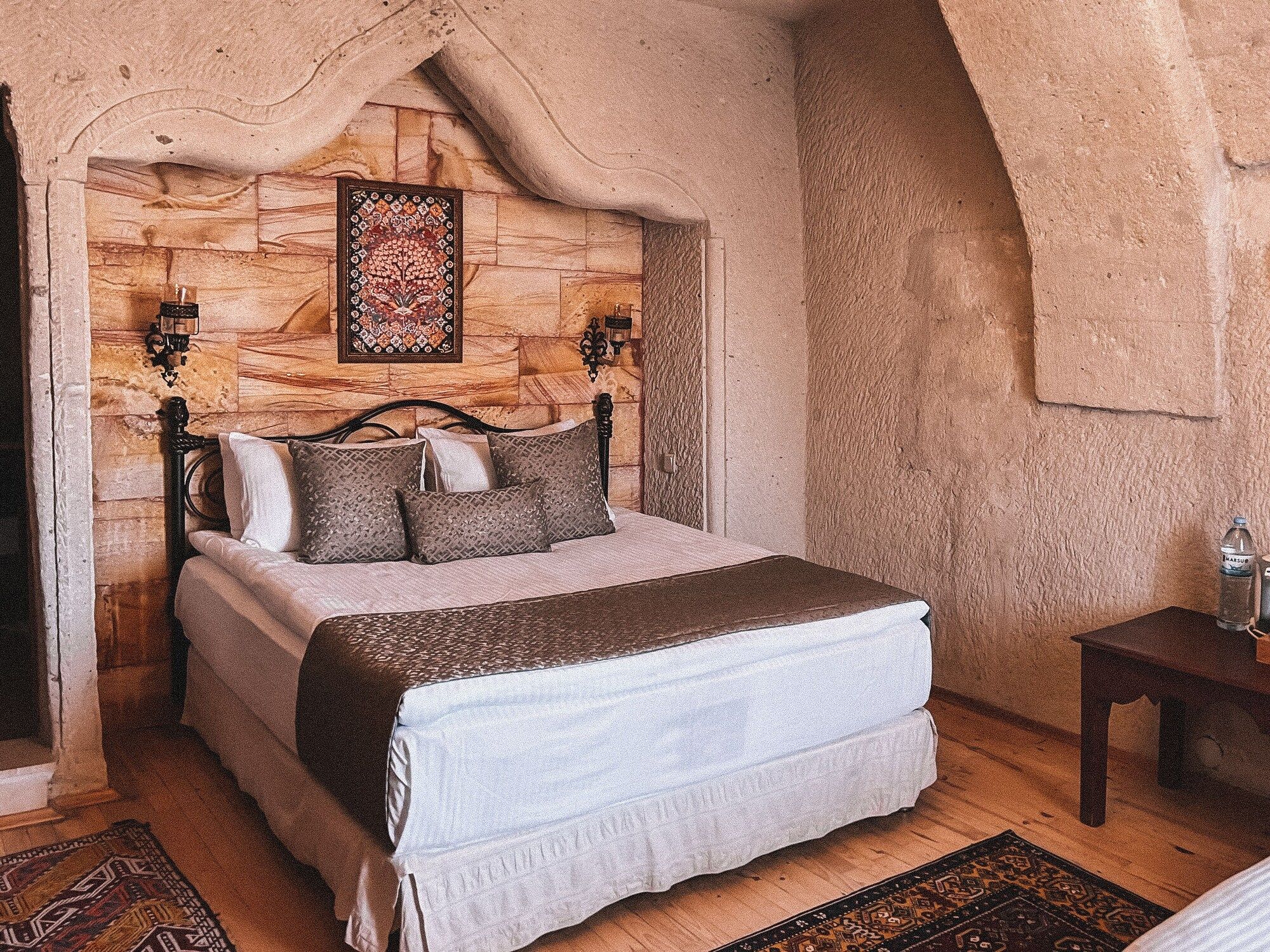 لوكال كايف هاوس هوتل