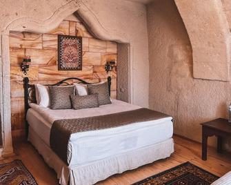 Local Cave House Hotel - Göreme - Bedroom