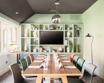 Holiday Inn Reading - West By IHG - רידינג - שירותי מקום האירוח