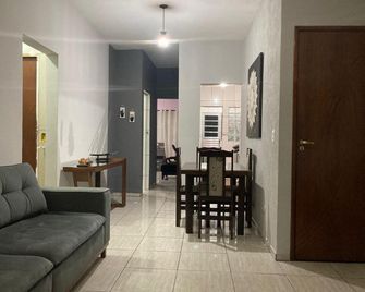 Casa Aeroporto Guarulhos até 8 pessoas com WIFI - Guarulhos - Sala de estar