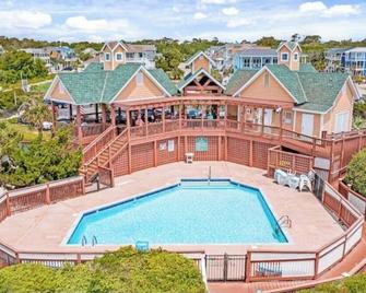 Beautiful Southport, Golf Frontage & Oak Island Beach Club .New Quartz Counters - Southport - Pool