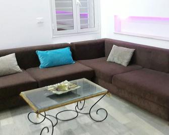 Spacious new S+1 apartment near Saint Louis Cathedral and the sea - Carthage (Tunisie) - Salon