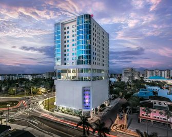 Embassy Suites by Hilton Sarasota - Sarasota - Edificio