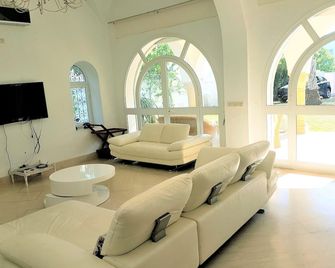 Beautiful villa in Hammammet (Les Deux Oueds) by the sea - Nabeul - Salon