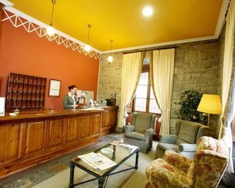 Puente Romano - קאנגאס דה אוניס - דלפק קבלה