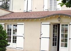 Maison d'Hôtes Villa Brindille - Bois-le-Roi - Building