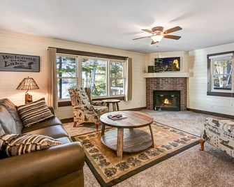 Lost Lake Lodge - Brainerd - Wohnzimmer
