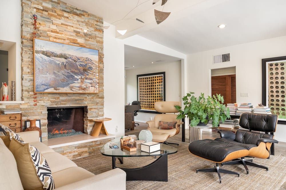 Perfect! Secluded Mid-Century Compound. 3 Beds/3 Baths Views! Hot-Tub! Fire-Pit! - بالم سبرينغس - غرفة معيشة