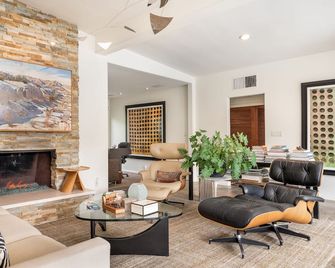 Perfect! Secluded Mid-Century Compound. 3 Beds/3 Baths Views! Hot-Tub! Fire-Pit! - Palm Springs - Salon