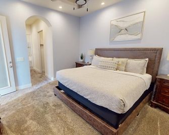 Quiet, Cozy Three Bedroom Two Bath Home, Great Location - Page - Schlafzimmer