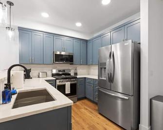 Modern Condo with Incredible Mountain Backdrop 207 - Juneau - Kitchen