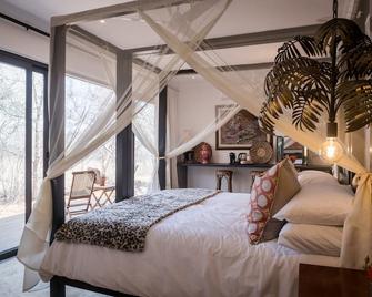 Safari Moon Luxury Bush Lodge - הודספרוט - חדר שינה
