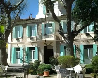 Altera Roma Hotel - Αβινιόν - Κτίριο