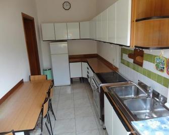 B&B Il Cortile - Valmadrera - Küche