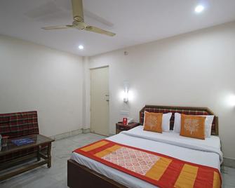 OYO 10400 Hotel The Ambassador - Patna - Bedroom